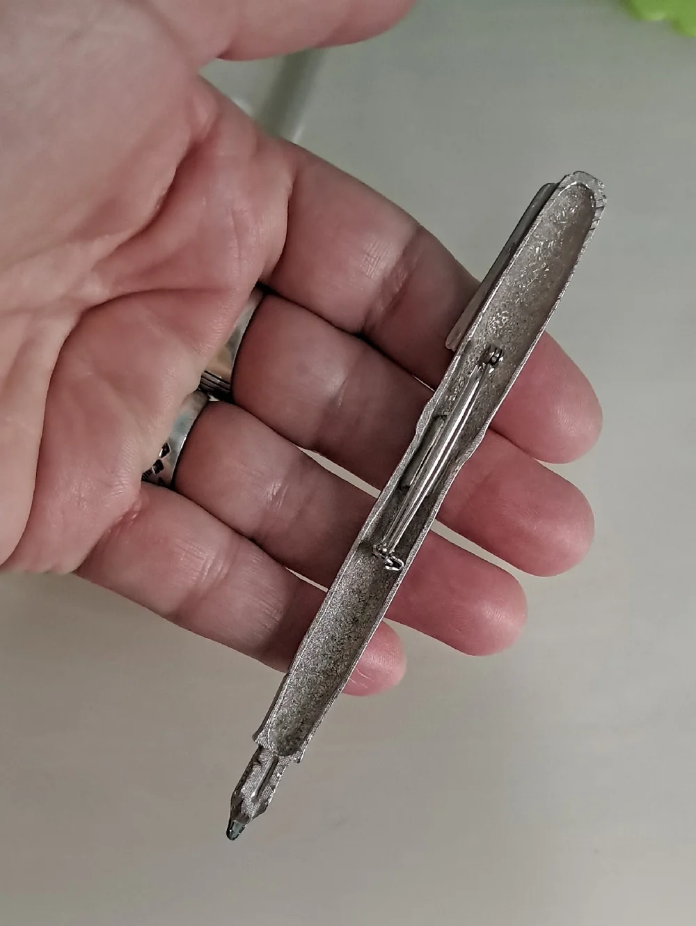 Pen Brooch - Picture 4 of 4